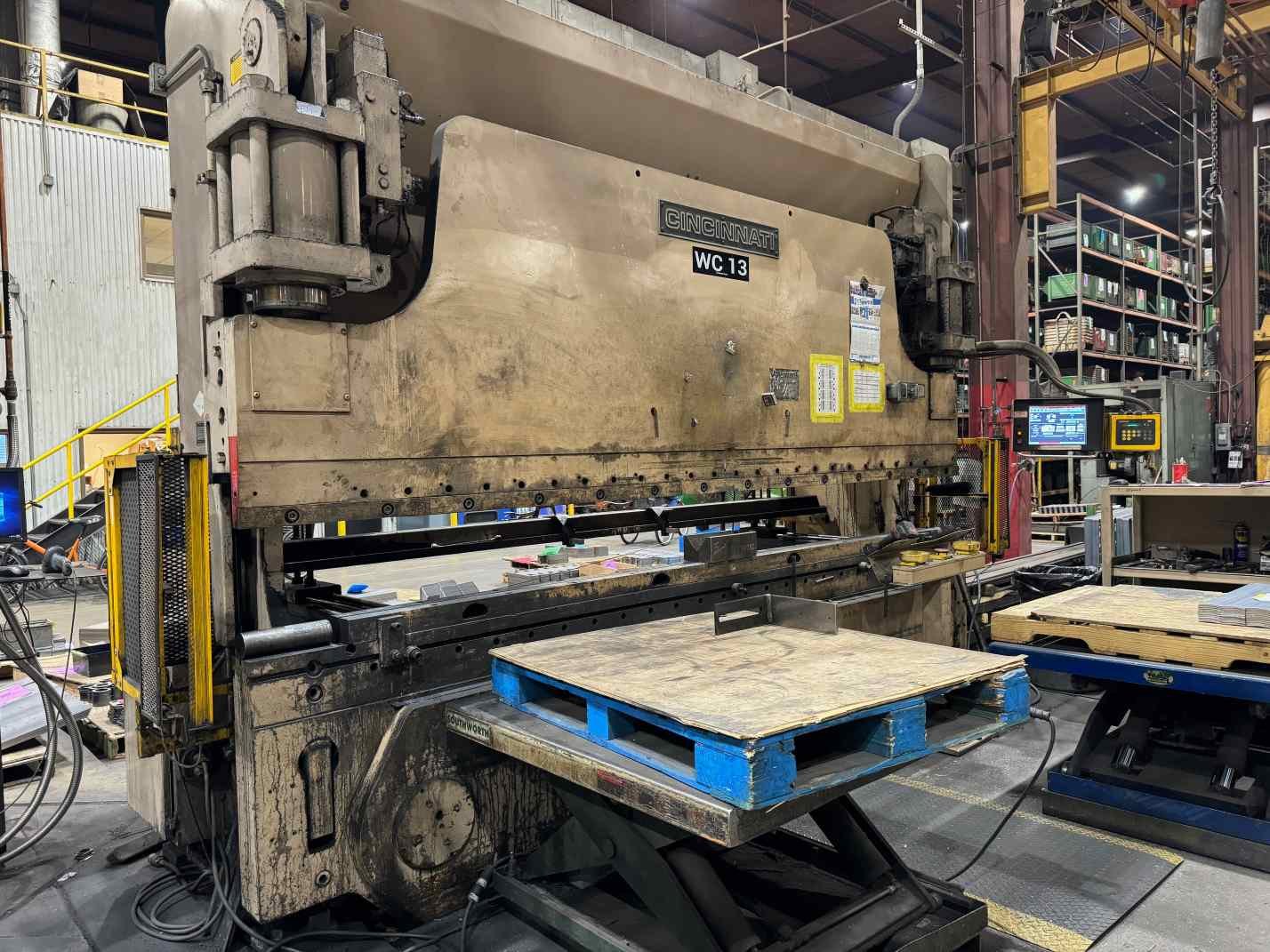 230 Ton x 12′ Cincinnati 230 FMII CNC Press Brake – Touch Screen Control