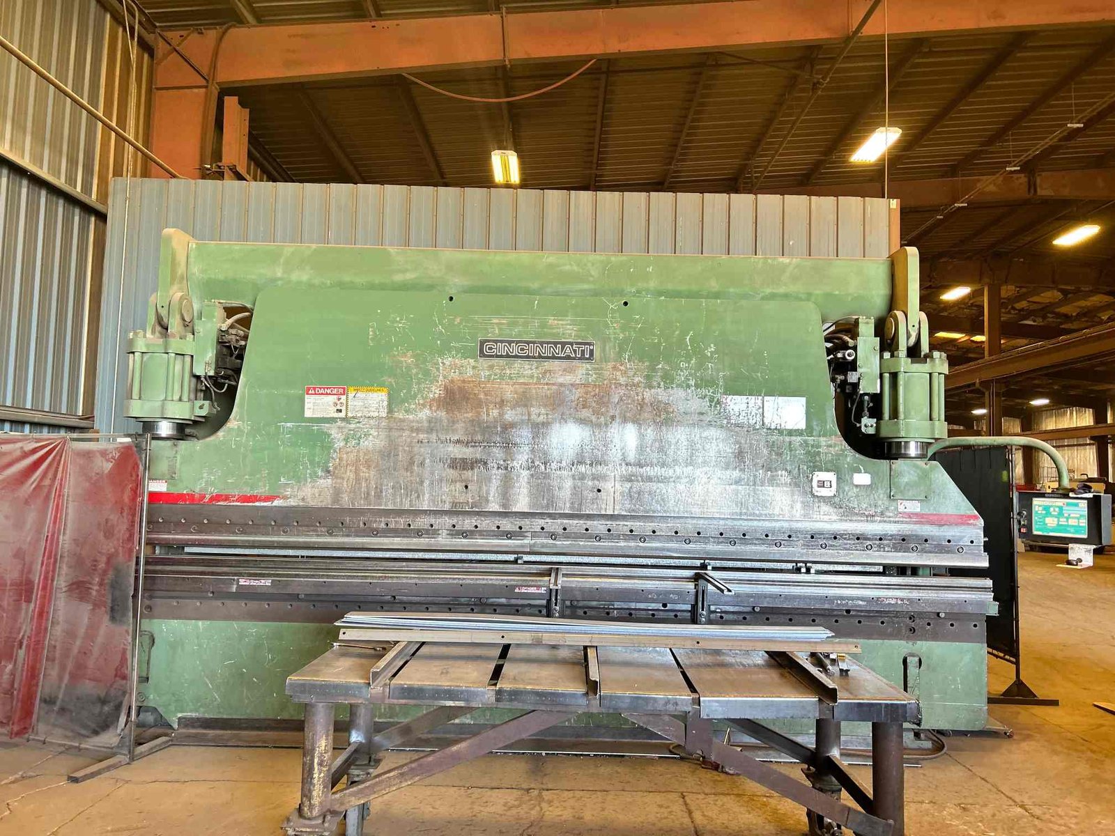 350 Ton x 18′ Cincinnati 350 FM II x 16 Press Brake, 1997 – Backgauge