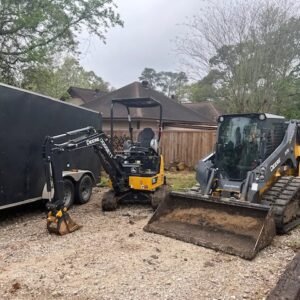 John Deere 17G Excavator, 2021 – 320 Hours, Breaking Hammer & 12 Bucket