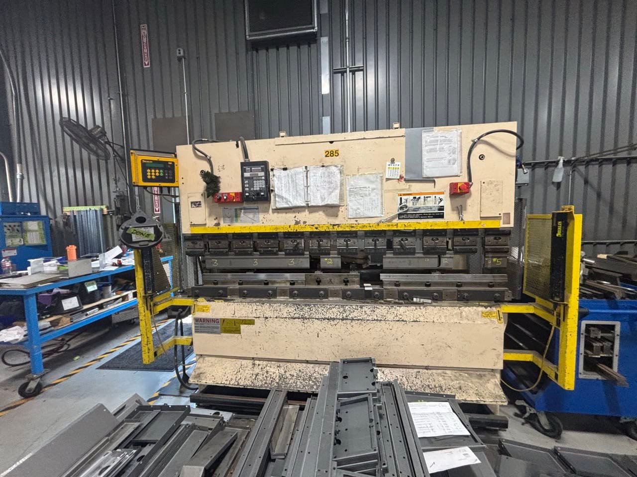 80 Ton x 8′ Amada RG 8024LD Press Brake, 2000 – Backgauge, Tooling