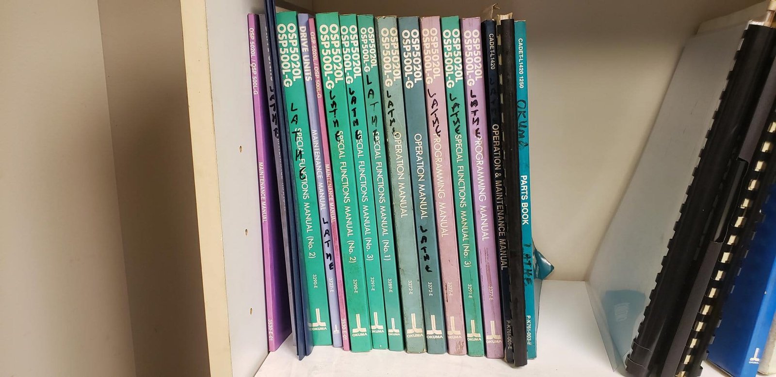 Okuma L1420 CNC Lathe, 1995 – Tailstock, Chip Conveyor - Image 10