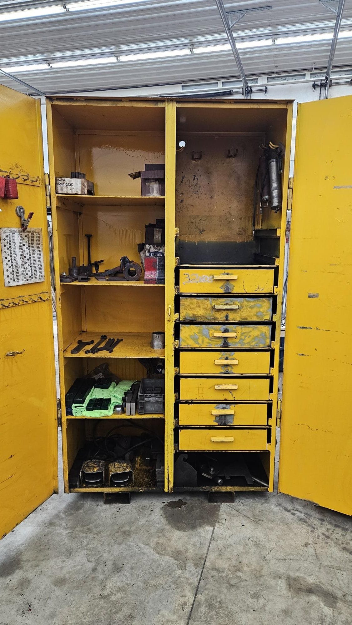 110 Ton Piranha PII-110 Dual-Operator Hydraulic Ironworker, 2000 – Tooling Available - Image 5