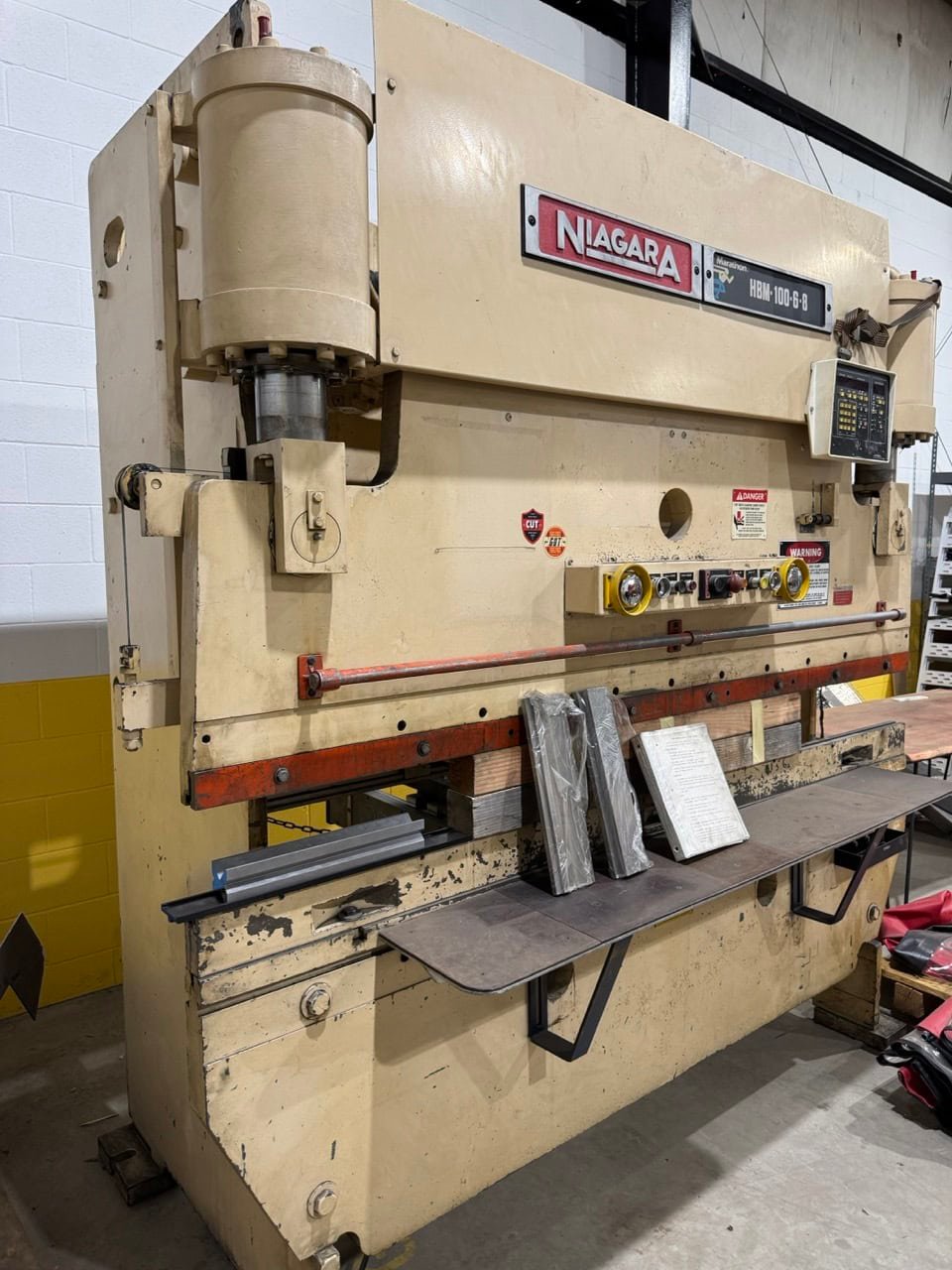 100 Ton x 8′ Niagara HBM-100-6-8 CNC Hydraulic Press Brake – Programmable Backgauge - Image 2