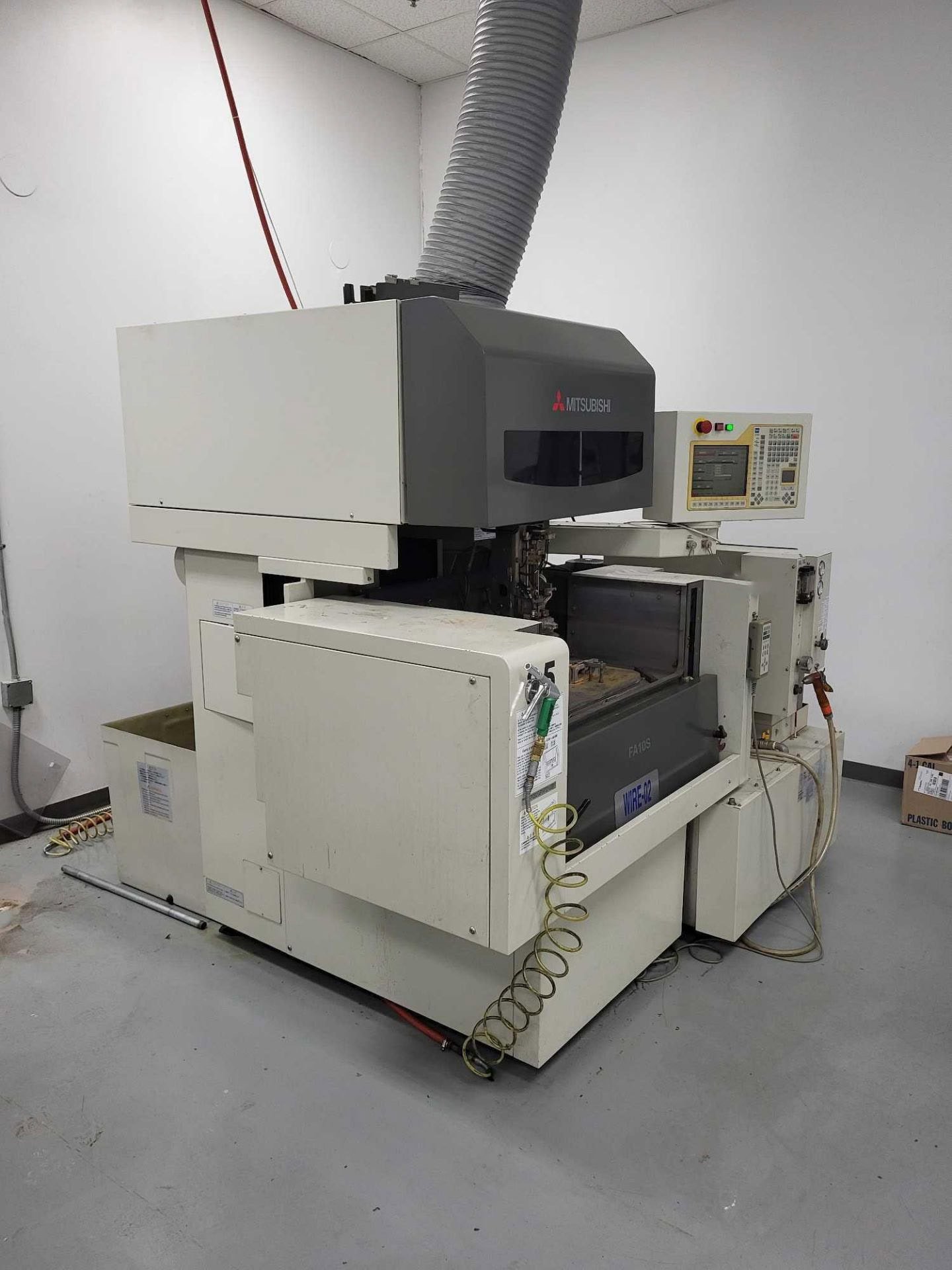 Mitsubishi FA10S Wire EDM, 2000 – Auto Wire Threading - Image 2