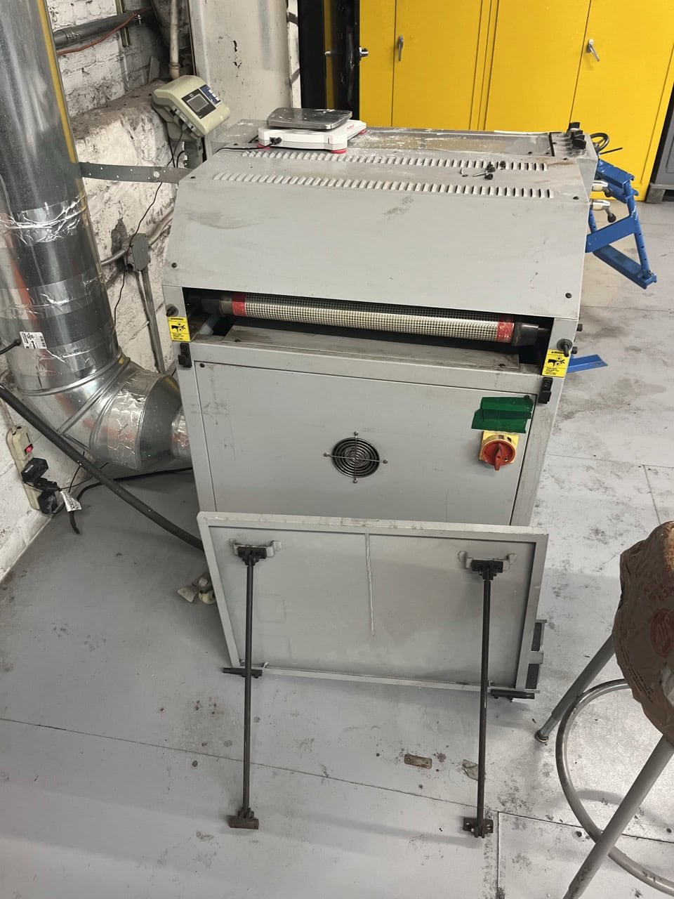 Graphic Wizard Vividcoater XDC 530 Micro UV Coater for Coating Paper or Paperboard, Includes Feeder - Image 2