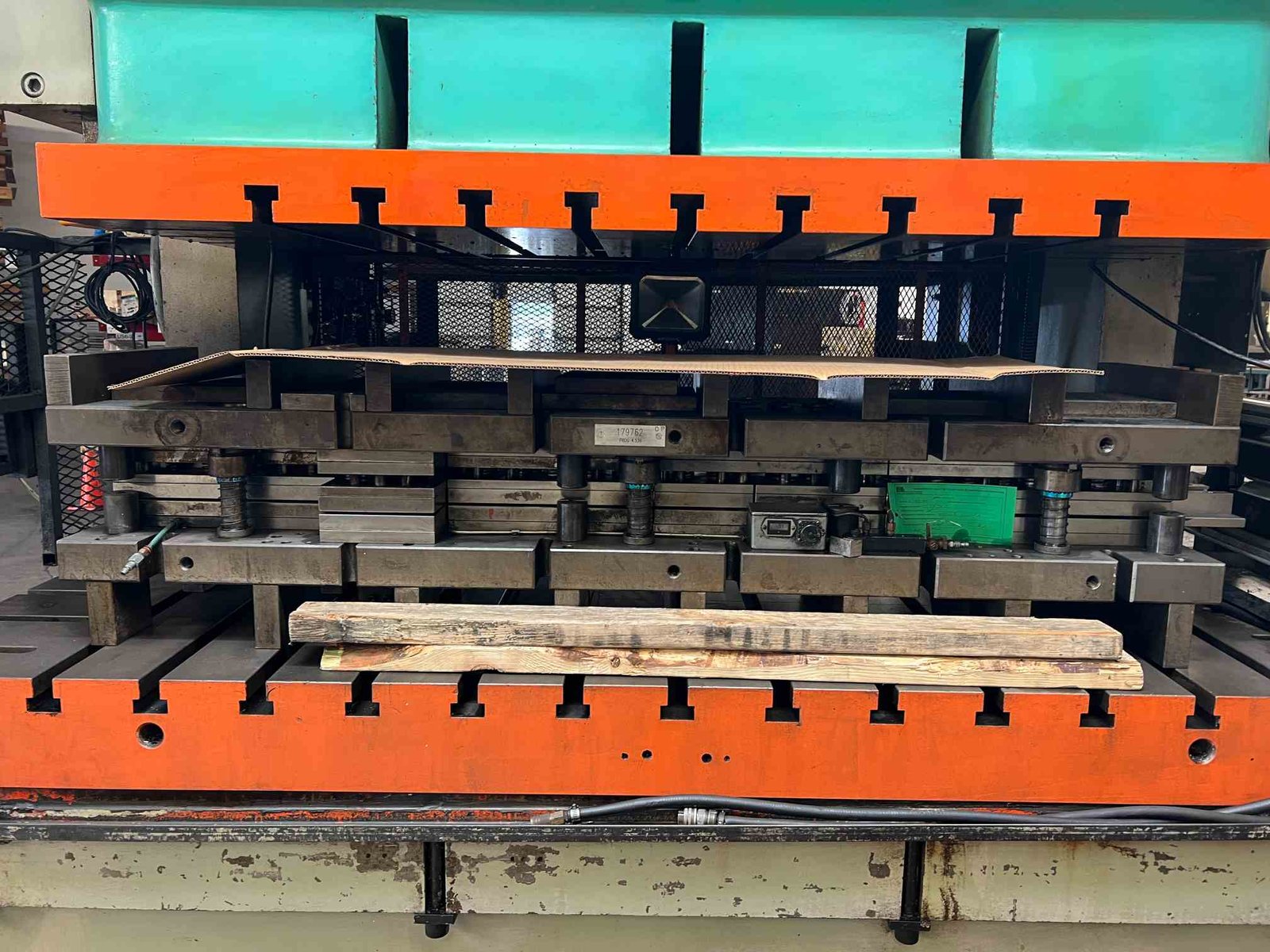 220 Ton Seyi SN2-220 Punch Press, 1998 - Image 2