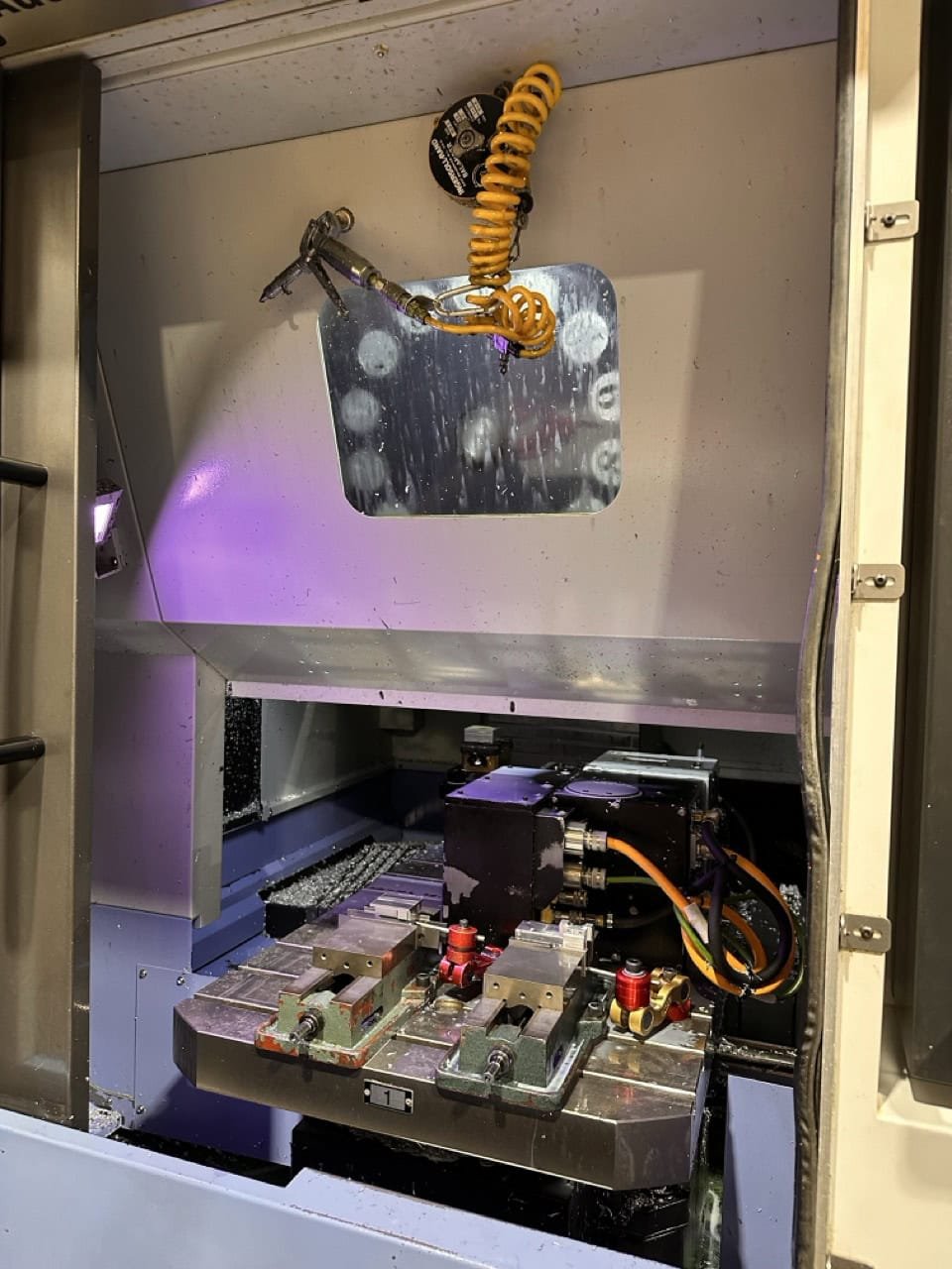 Doosan DT360/40 VMC, 2014 – Dual Rotary, Chip Conveyor - Image 2