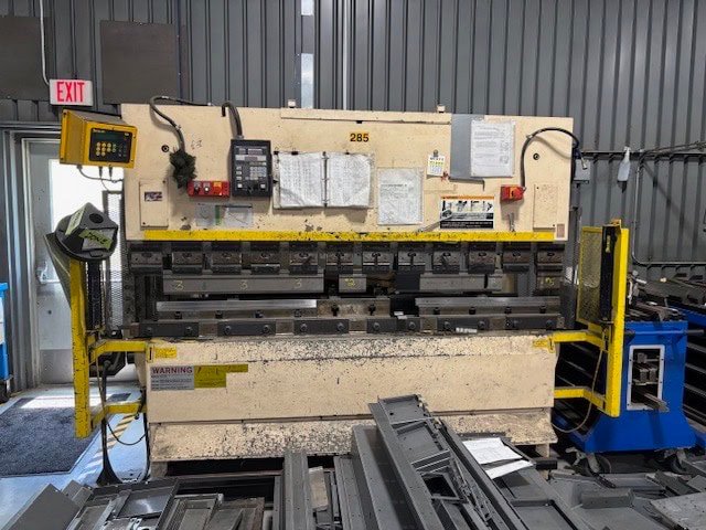 80 Ton x 8′ Amada RG 8024LD Press Brake, 2000 – Backgauge, Tooling - Image 2