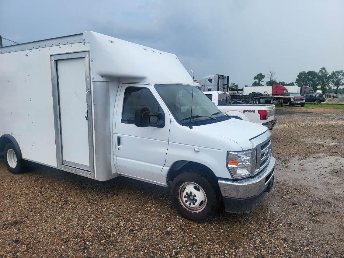 Ford Cutaway Cube Van, 2024 – Versatile Commercial Box Truck, Reliable & Ready for Work - Image 2