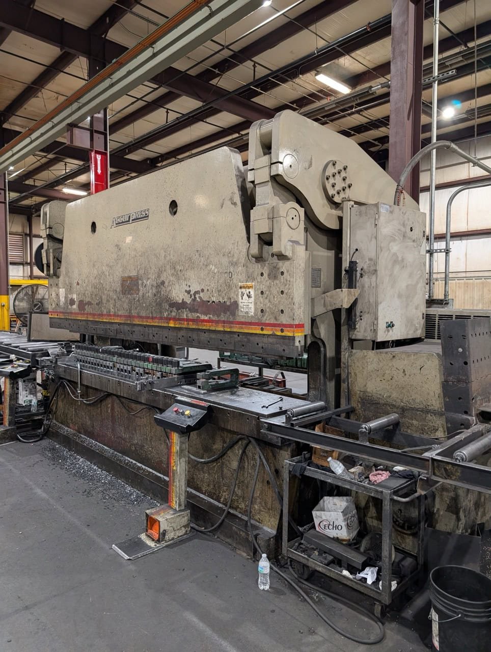 500 Ton x 14′ Accurpress 750014 CNC Press Brake, 2000 – ETS Control, Conveyor Tables Included - Image 4