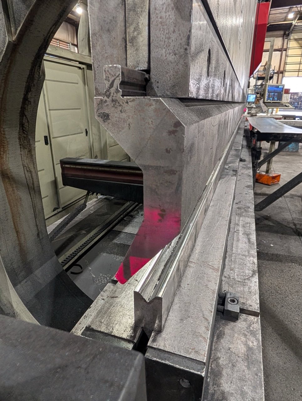 500 Ton x 20′ Accurpress 450020 CNC Press Brake, 2018 – Accel Package, 6 Axis Backgauge - Image 14