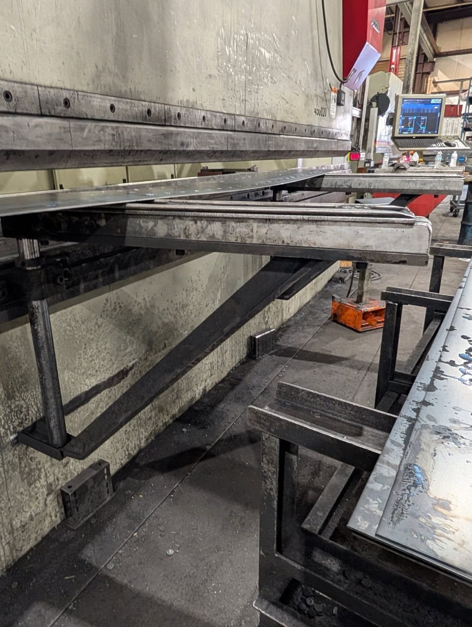 500 Ton x 20′ Accurpress 450020 CNC Press Brake, 2018 – Accel Package, 6 Axis Backgauge - Image 11