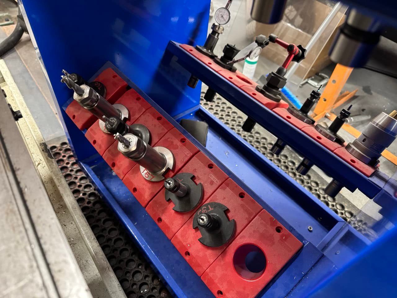 Millport Red Rhino CNC Knee Mill, 2006 – Troyke 5-Axis Rotary, Centroid M400 CNC Controller - Image 12