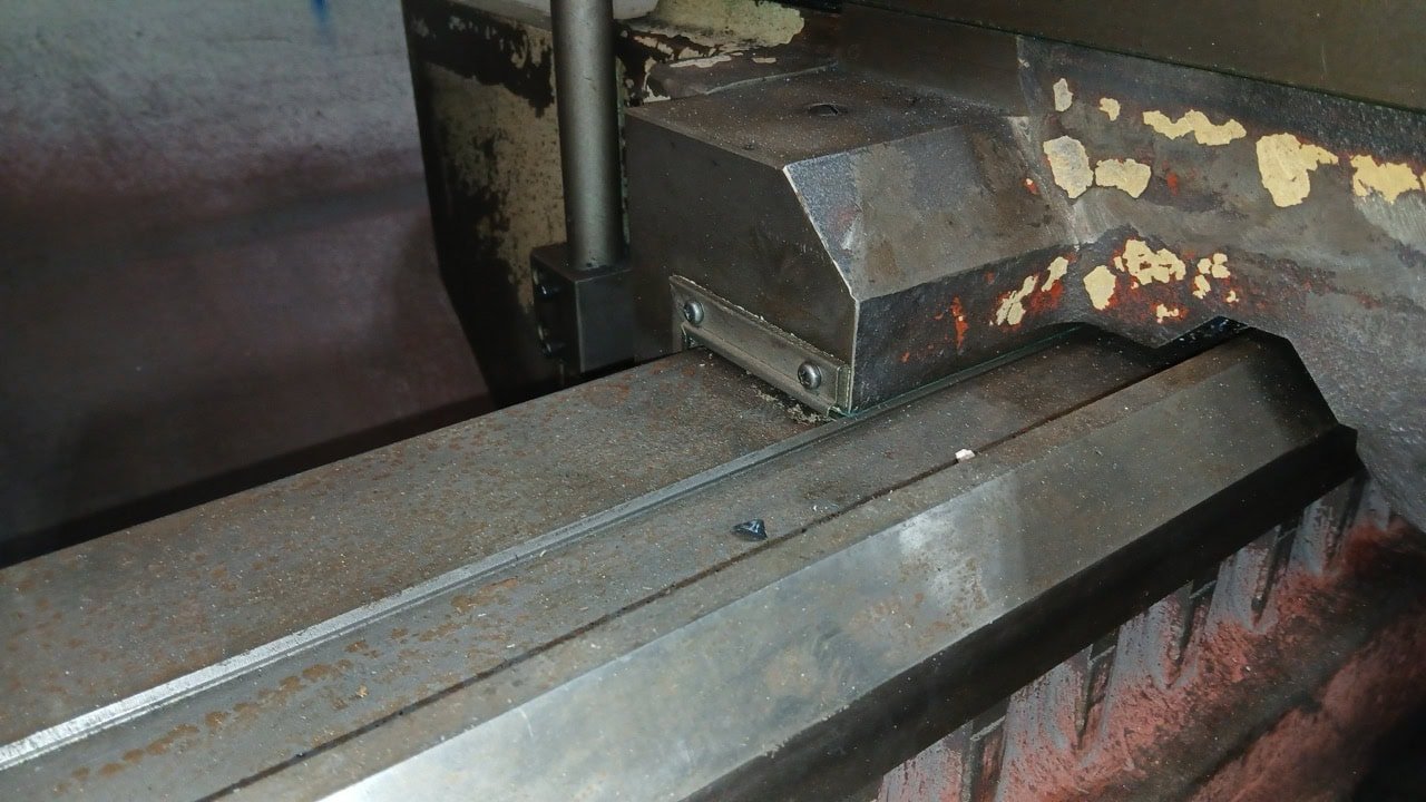 37.4″ x 156″ Hankook Protec 9NC 10″ Spindle Bore, Dual Chucks, 2006 – Chip Conveyor, 8 Station Turret - Image 11