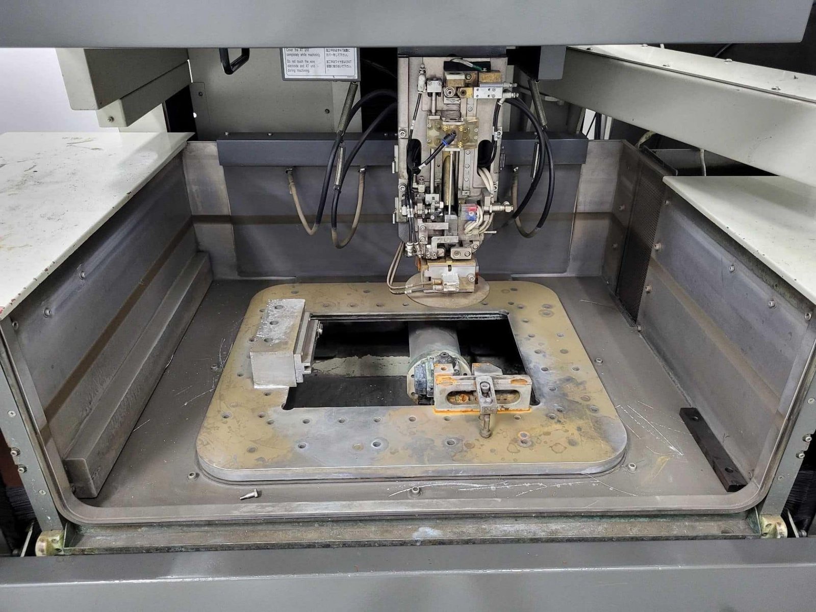 Mitsubishi FA10S Wire EDM, 2000 – Auto Wire Threading - Image 3