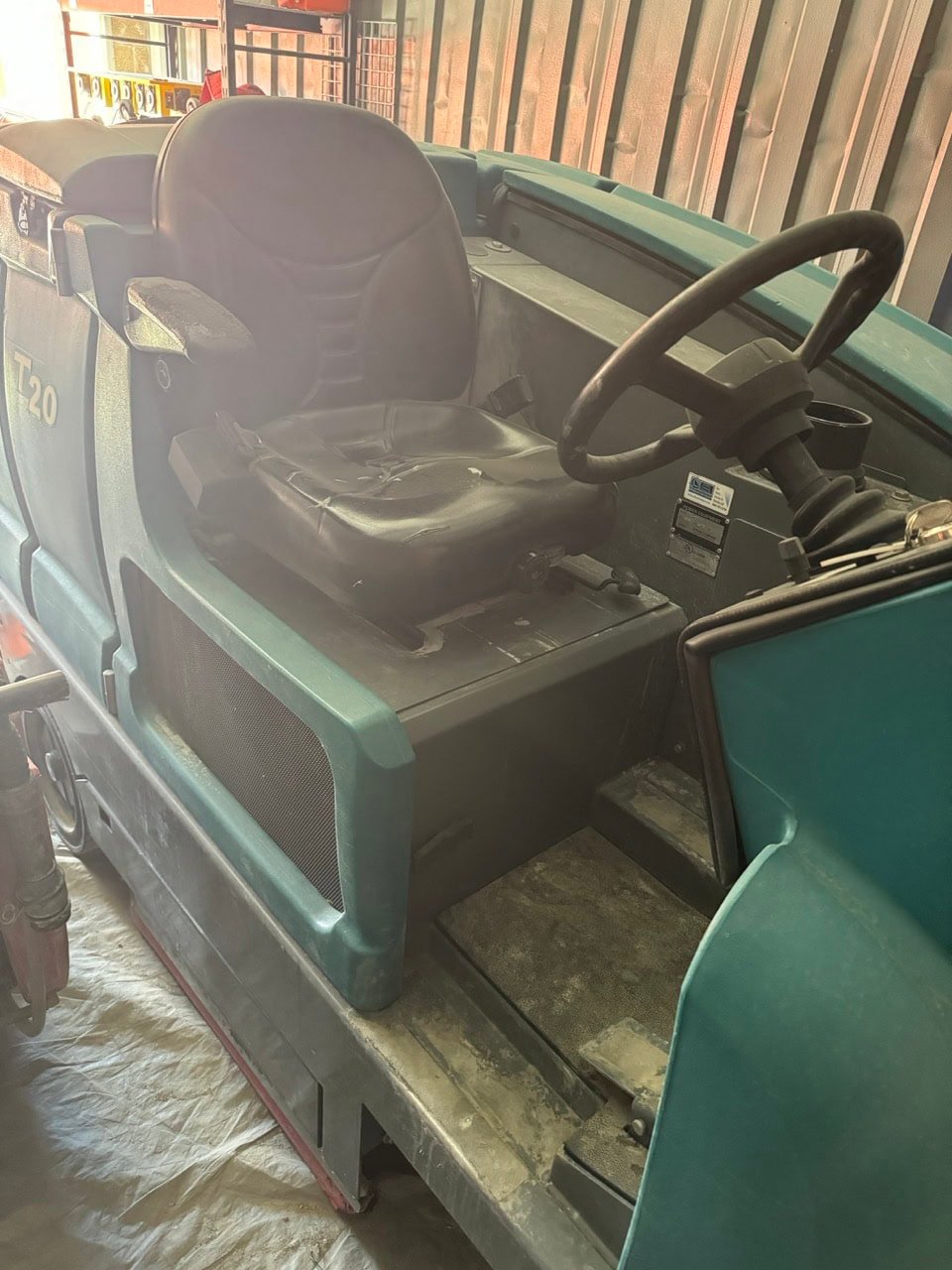 Tennant Floor Scrubber T-20, 2012 – 1 of 2 - Image 3