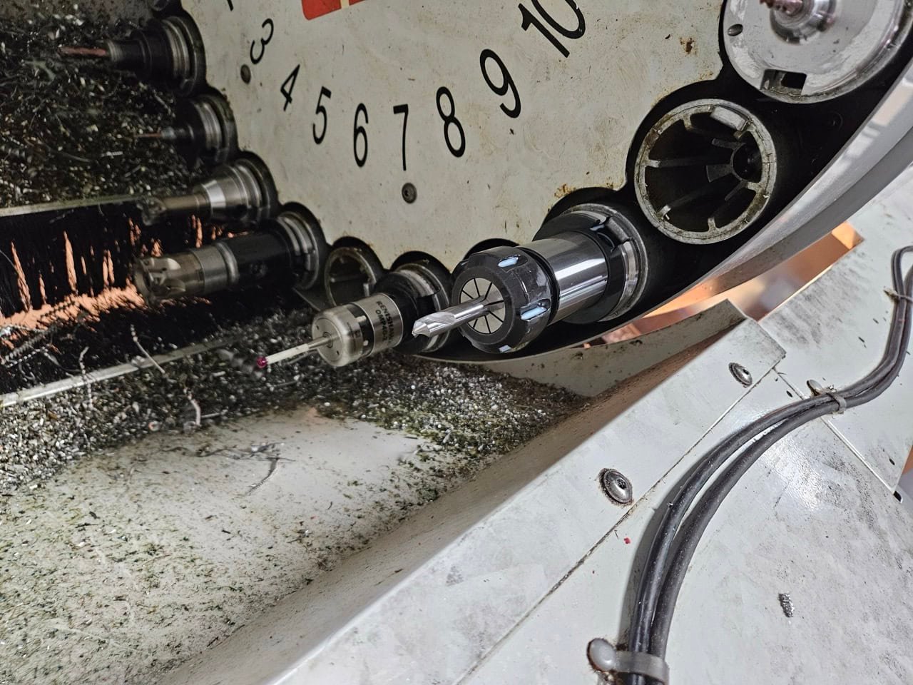 Haas VF-2 VMC, 2006 – 4th Axis Wiring, Spindle & Tool Setting Probe, Adjustable Coolant Nozzle - Image 4