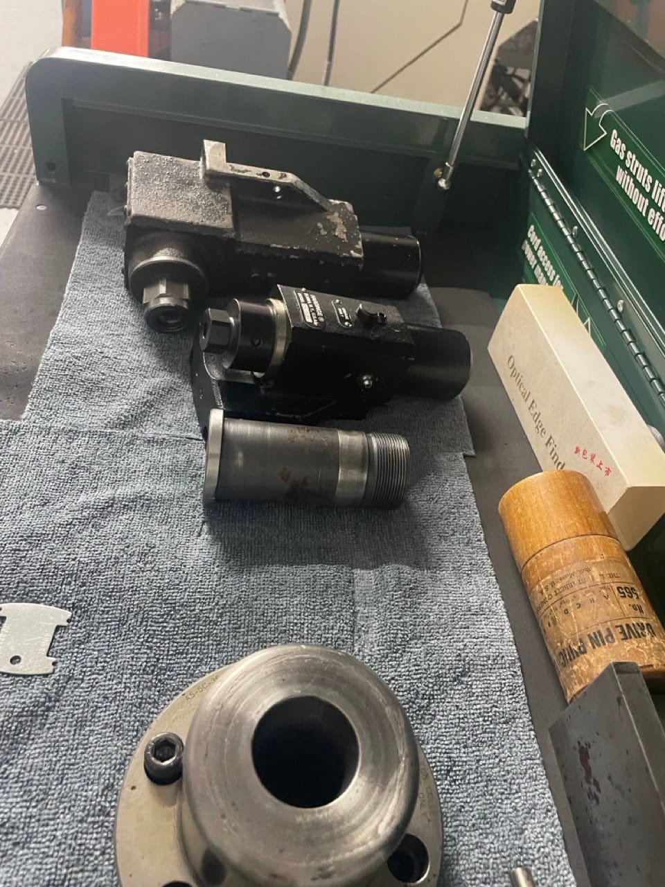 Hardinge Conquest T42 CNC Turret Lathe, 1997 – Live tooling, Chip Conveyor, LNS Bar Feeder - Image 4