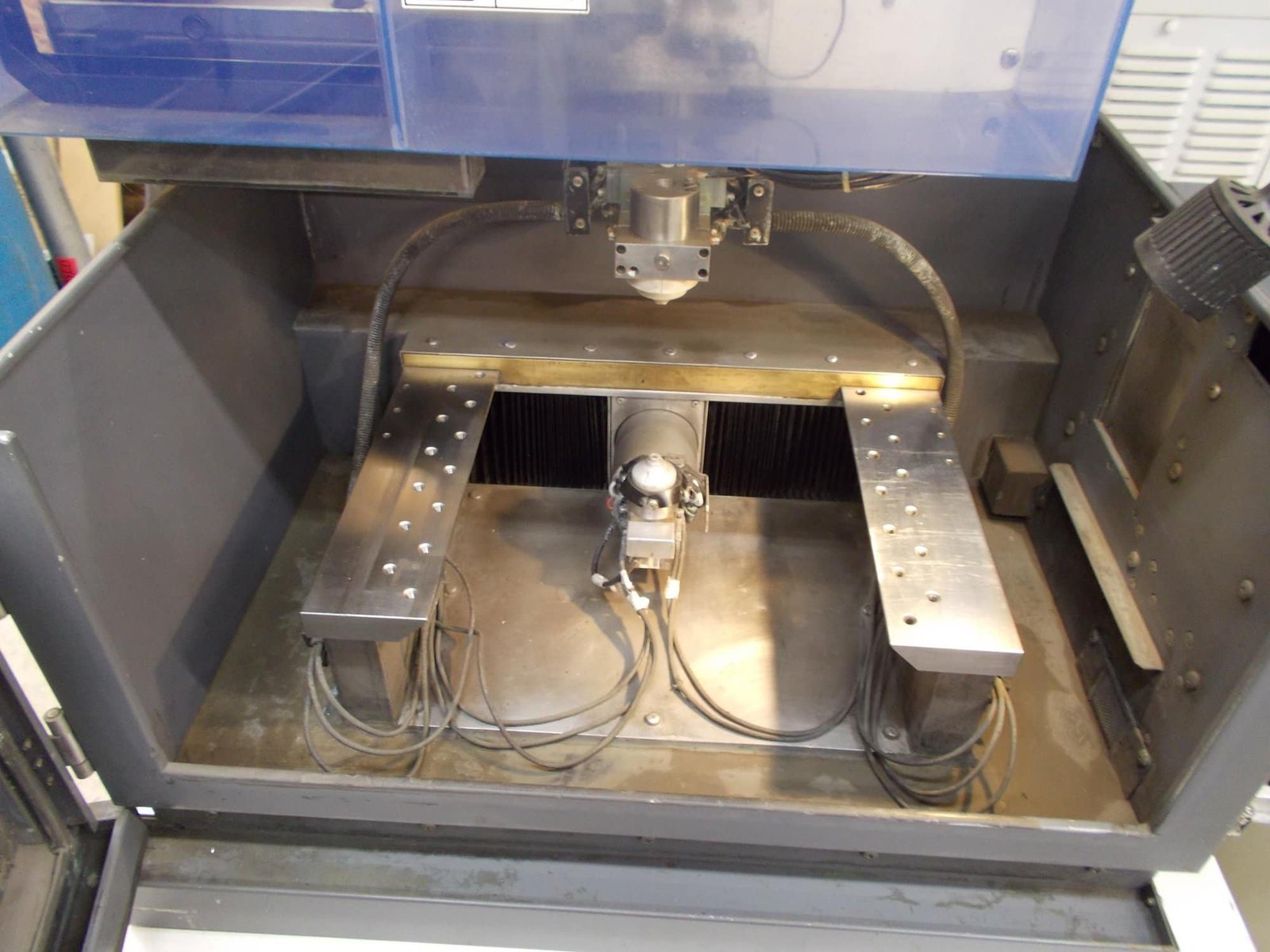 Fanuc Robocut A-OC Wire EDM, 1996 – Auto Wire Threading, Ebbco Hurricane Filtration System - Image 4