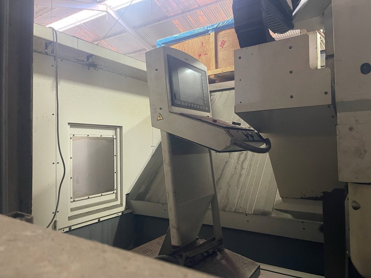 Cincinnati FTV5-2500 VMC, 2006 – Through Spindle Coolant - Image 4