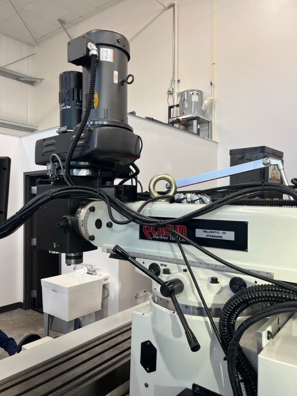 Republic Lagun MM III Manual Vertical Knee Mill, 2020 – Acu Rite DRO - Image 4