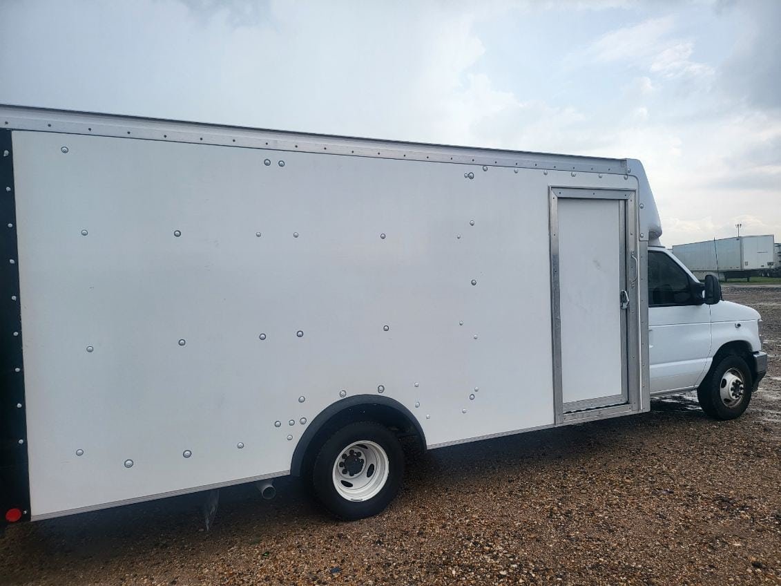 Ford Cutaway Cube Van, 2024 – Versatile Commercial Box Truck, Reliable & Ready for Work - Image 5