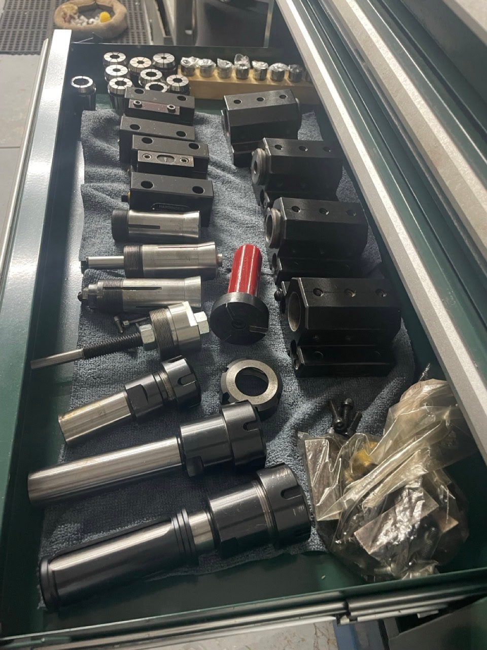 Hardinge Conquest T42 CNC Turret Lathe, 1997 – Live tooling, Chip Conveyor, LNS Bar Feeder - Image 5