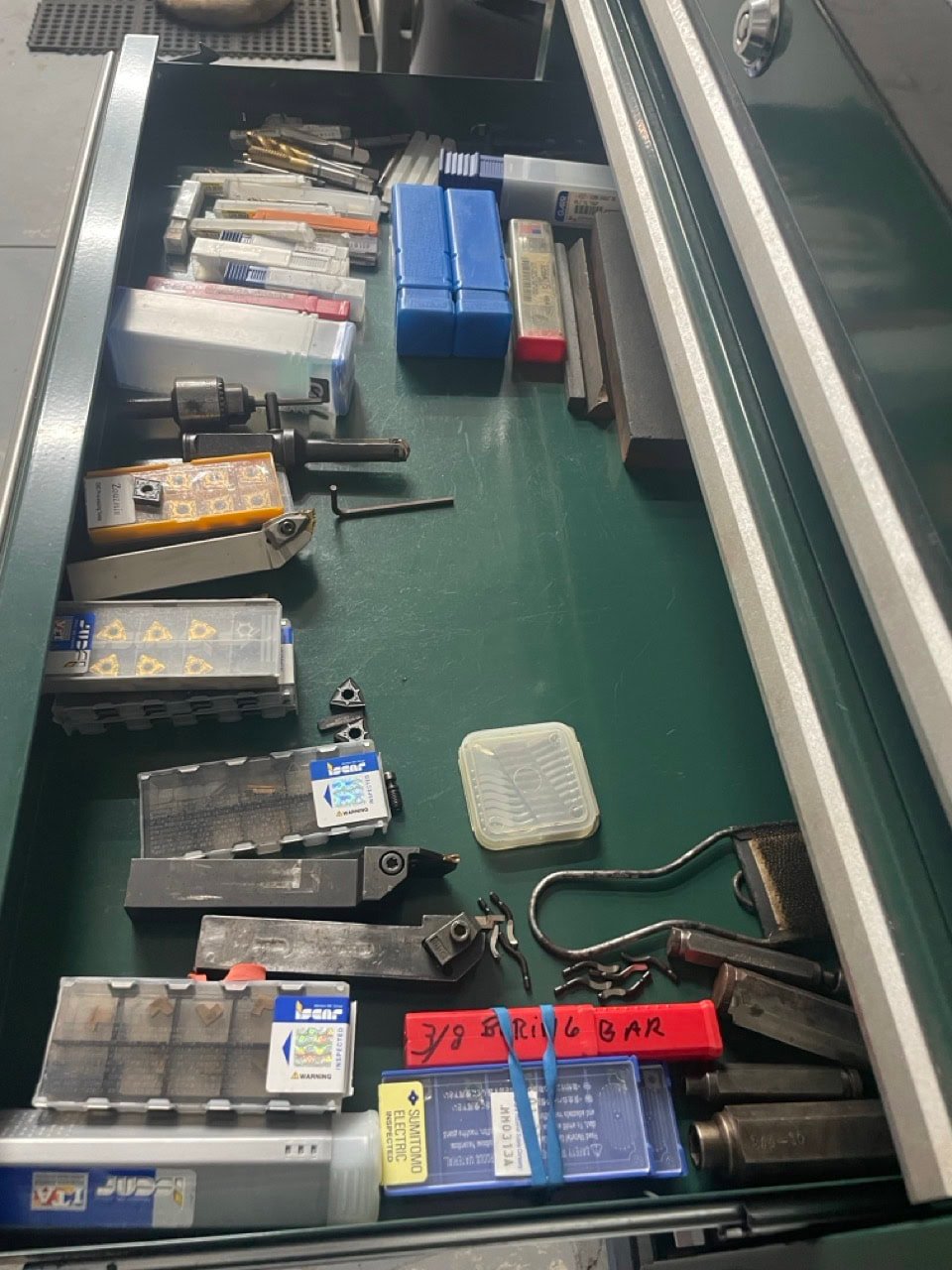 Hardinge Conquest T42 CNC Turret Lathe, 1997 – Live tooling, Chip Conveyor, LNS Bar Feeder - Image 6