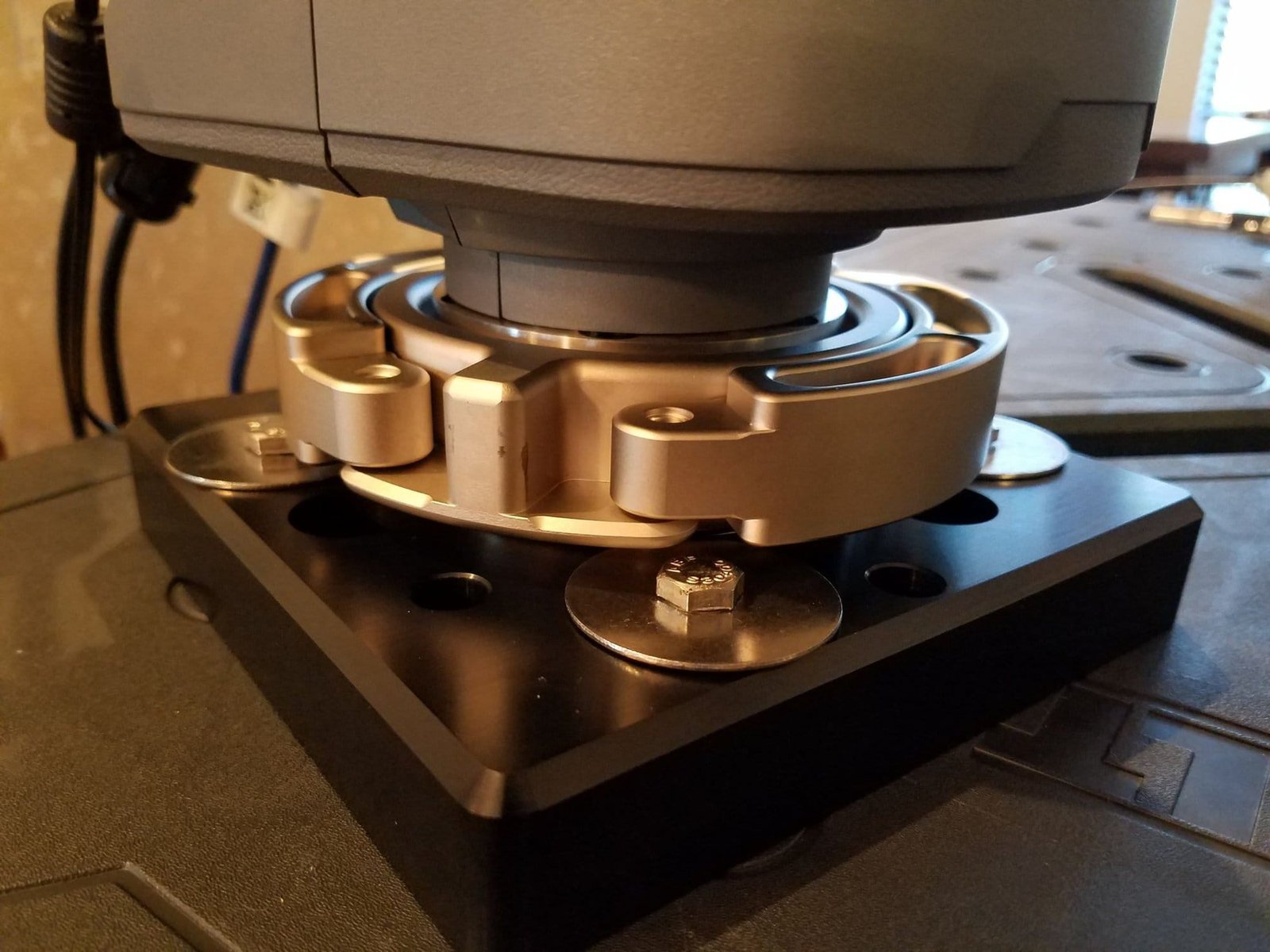 FARO QuantumE V2 2.5m 7-Axis Arm with PRIZM LLP HD and 8-Axis Rotary Table – 2021 System, Full Accessories - Image 7