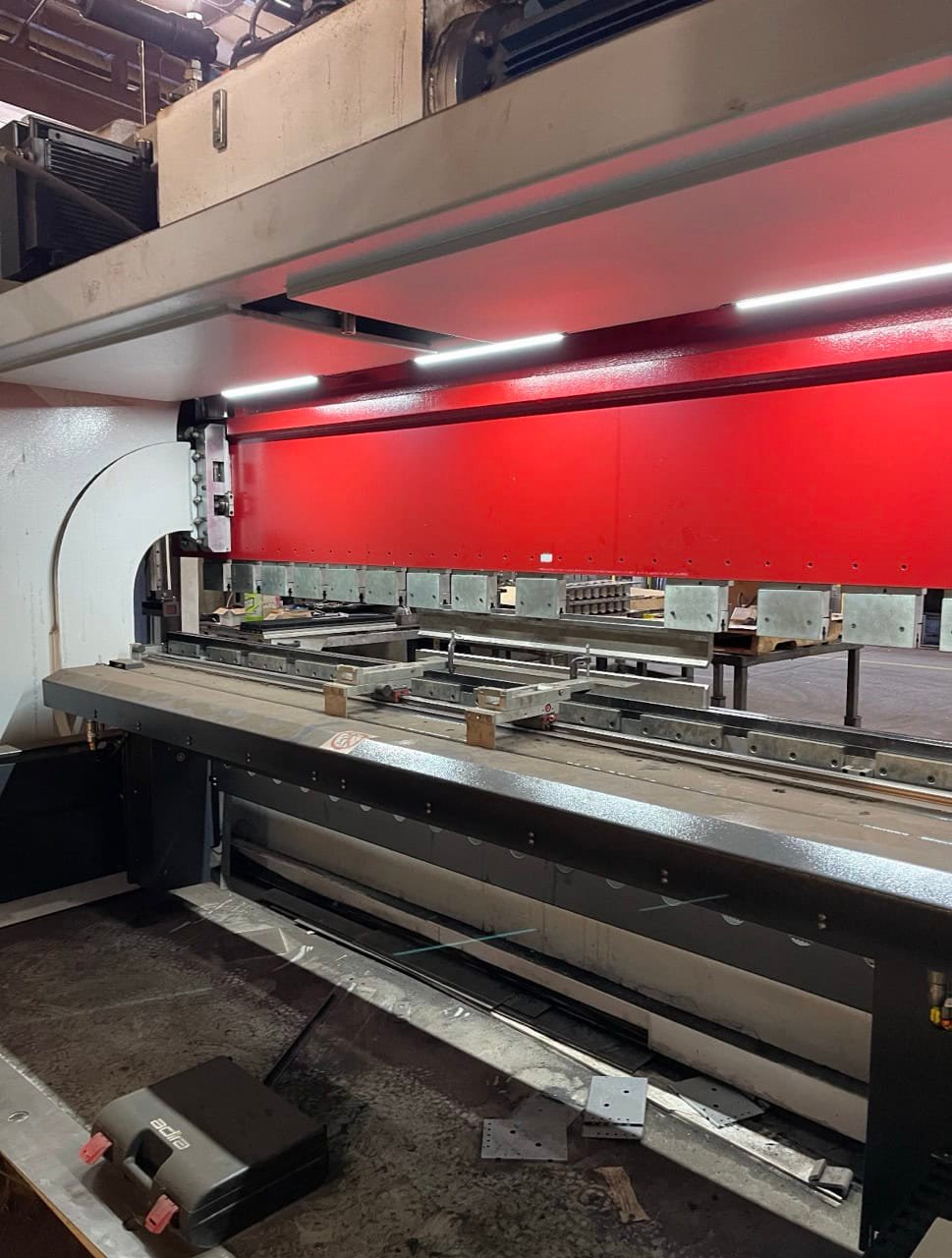 242 Ton x 13′ ADIRA Press Brake PA22040, 2021 – Tooling Included - Image 7