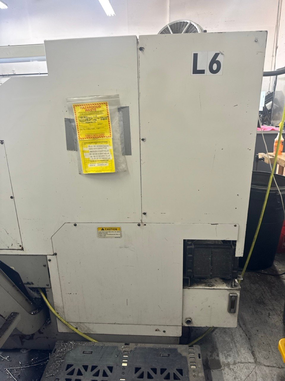 Okuma ES L8 CNC Lathe, 1999 – Tailstock, Chip Conveyor - Image 7