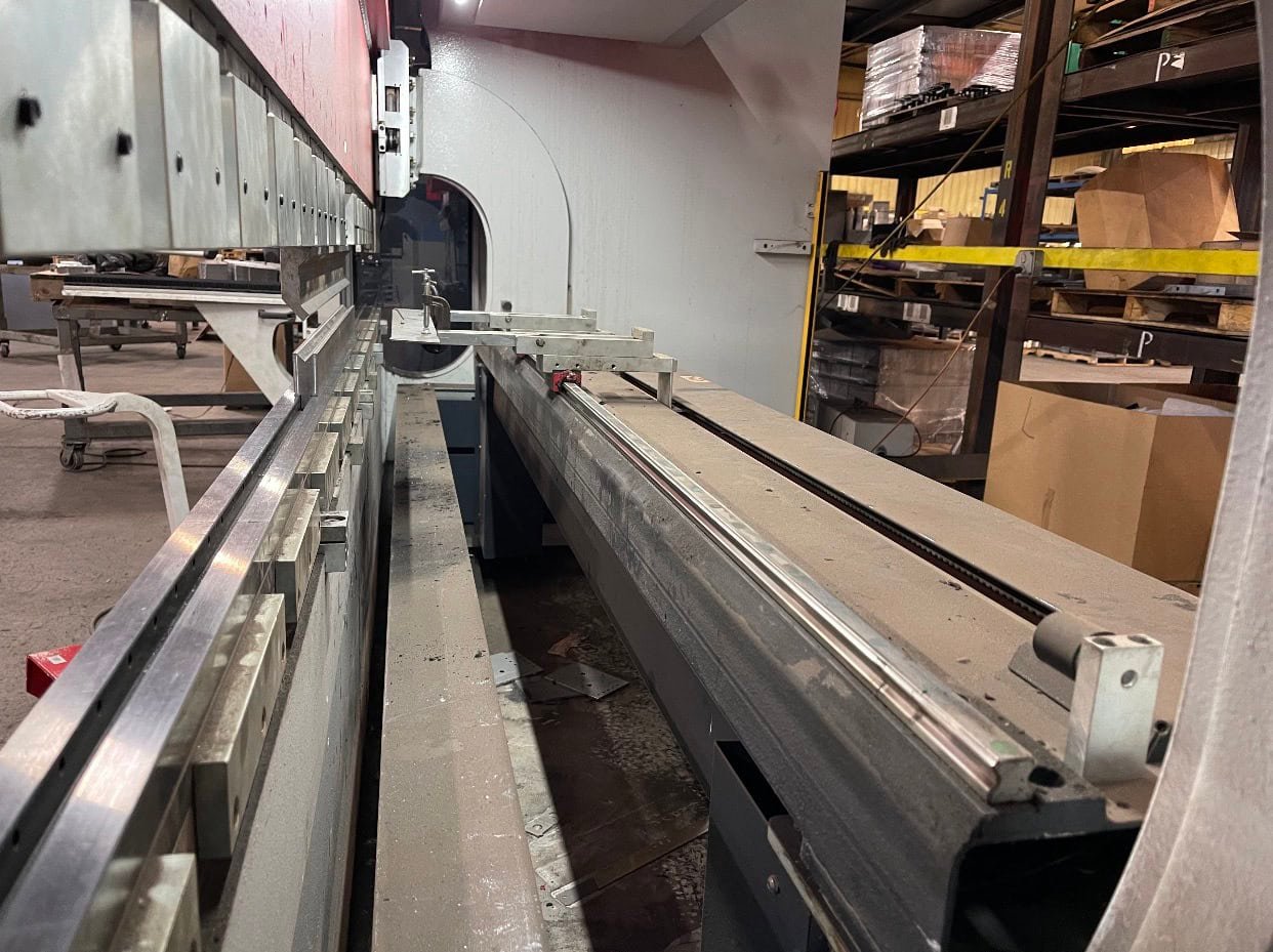 242 Ton x 13′ ADIRA Press Brake PA22040, 2021 – Tooling Included - Image 9