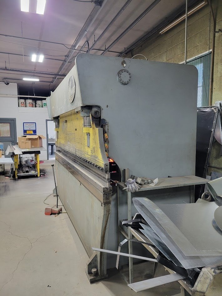150 Ton x 12′ Atlantic HD150X12 Hydraulic Press Brake, 1993 – Backgauge, Manual Crowning Bed - Image 5