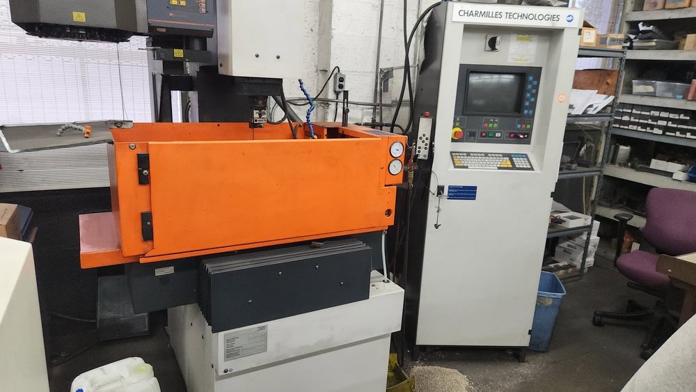 Charmilles Roboform 20A EDM Ram Sinker, 1999 – Chiller, C-Axis, 16 ATC, 3R Tooling