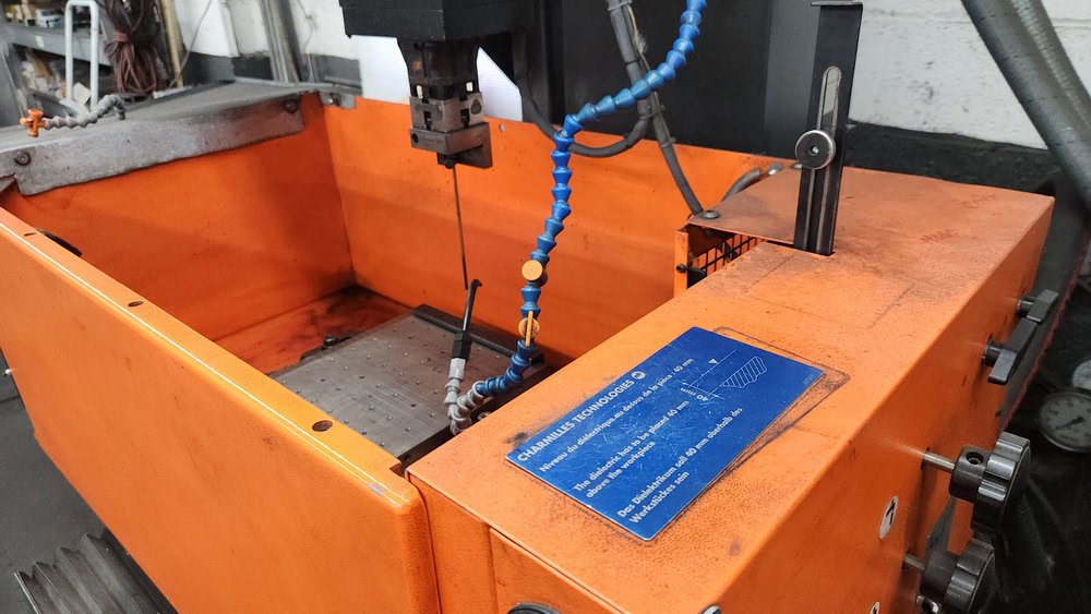 Charmilles Roboform 20A EDM Ram Sinker, 1999 – Chiller, C-Axis, 16 ATC, 3R Tooling - Image 2