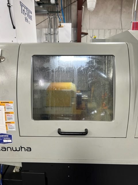 Hanwha XD32 II CNC Swiss Lathe, 2020 – Bar Feeder, Tri-Mist Collector, Chip Conveyor, Tooling - Image 2