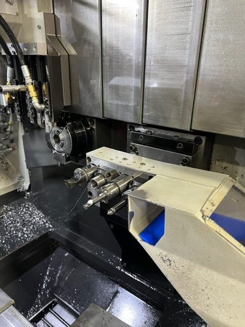 Hanwha XD32 II CNC Swiss Lathe, 2020 – Bar Feeder, Tri-Mist Collector, Chip Conveyor, Tooling - Image 4