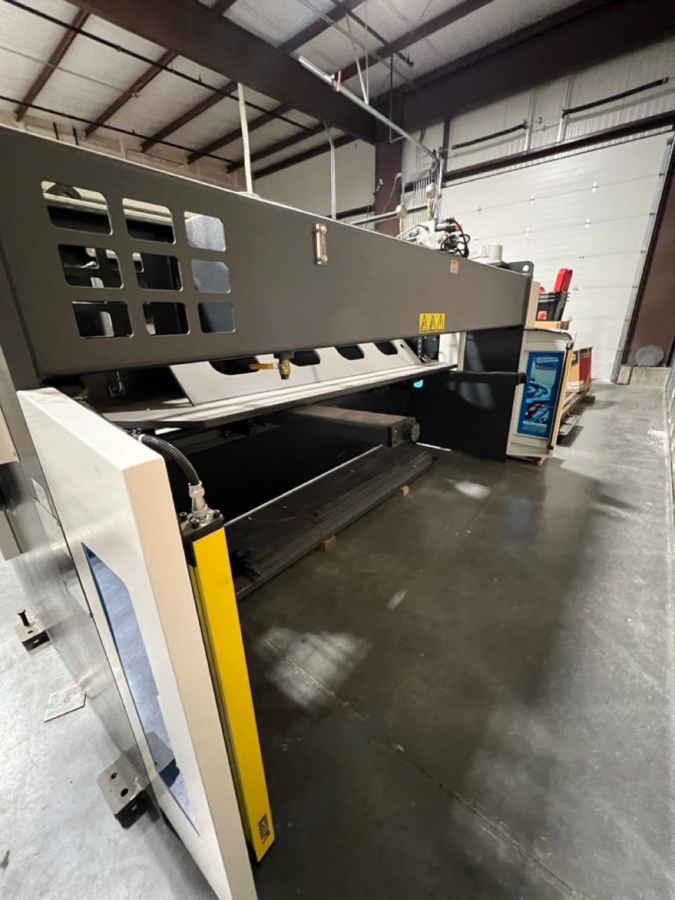 1/4″ x 10′ Accurl MasterCut Guillotine Shear, 2022 – Light Curtain, Backgauge - Image 10