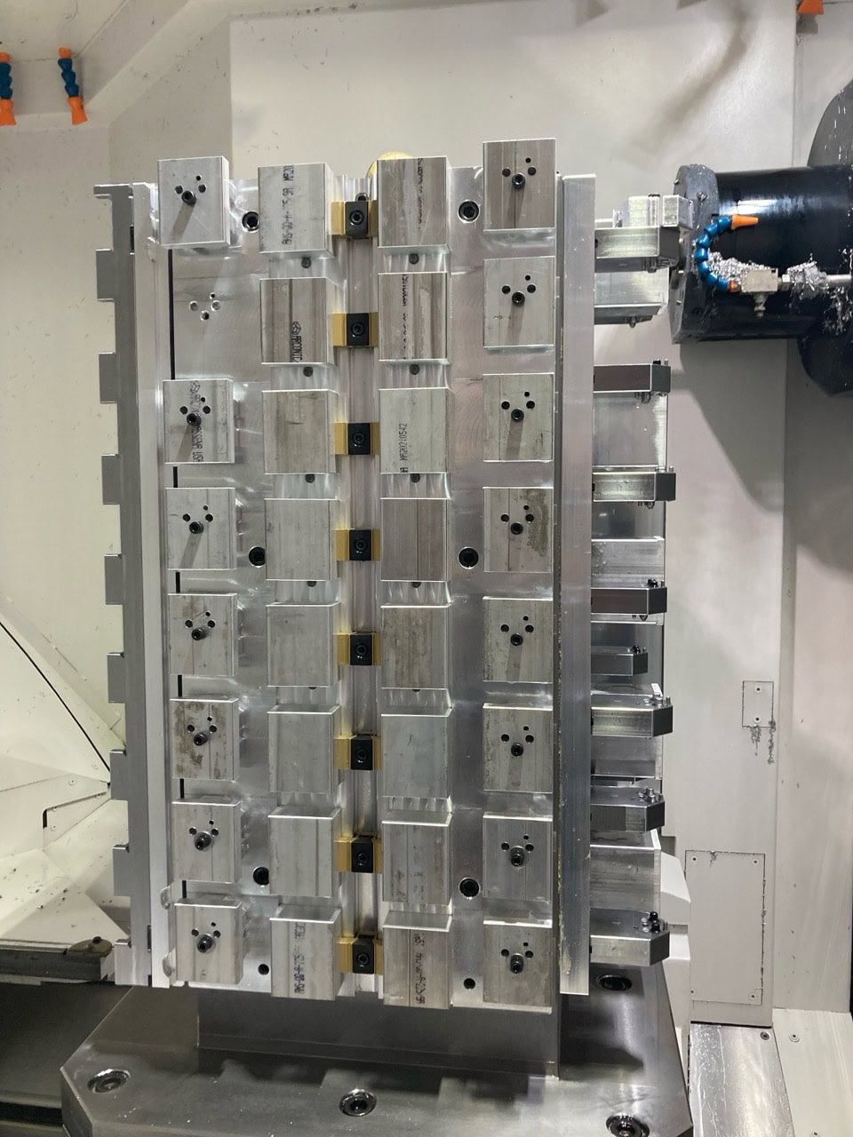 Okuma MB-5000HII HMC, 2020 – 6 Pallet Changer System, Chip Conveyor, Coolant Through Spindle, Low Hours - Image 3