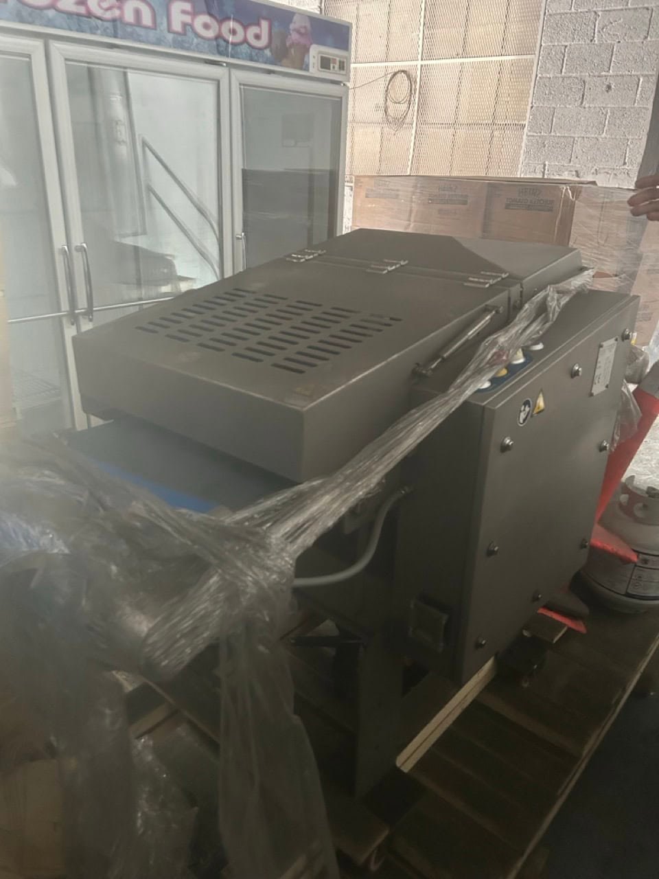 STEEN ST700 Dual-Lane Poultry Skinning Line – Like-New, CE-Certified with Conveyor and Trimming System