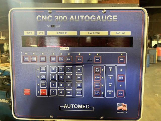 60 Ton x 6′ Accurpress 7606 Hydraulic Press Brake, 1998 – CNC Backgauge, Foot Pedal - Image 4