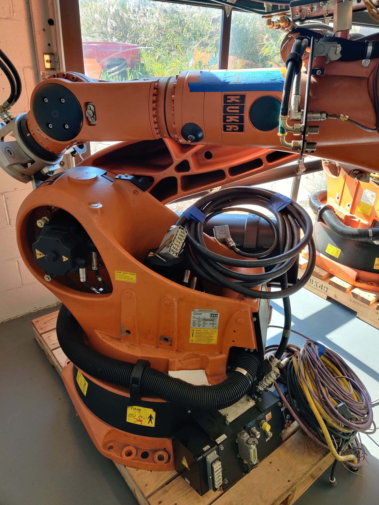 KUKA KR-150 S C2 Robot, 2004 – 6-Axis, Including Control Panel, 2 Available - Image 2