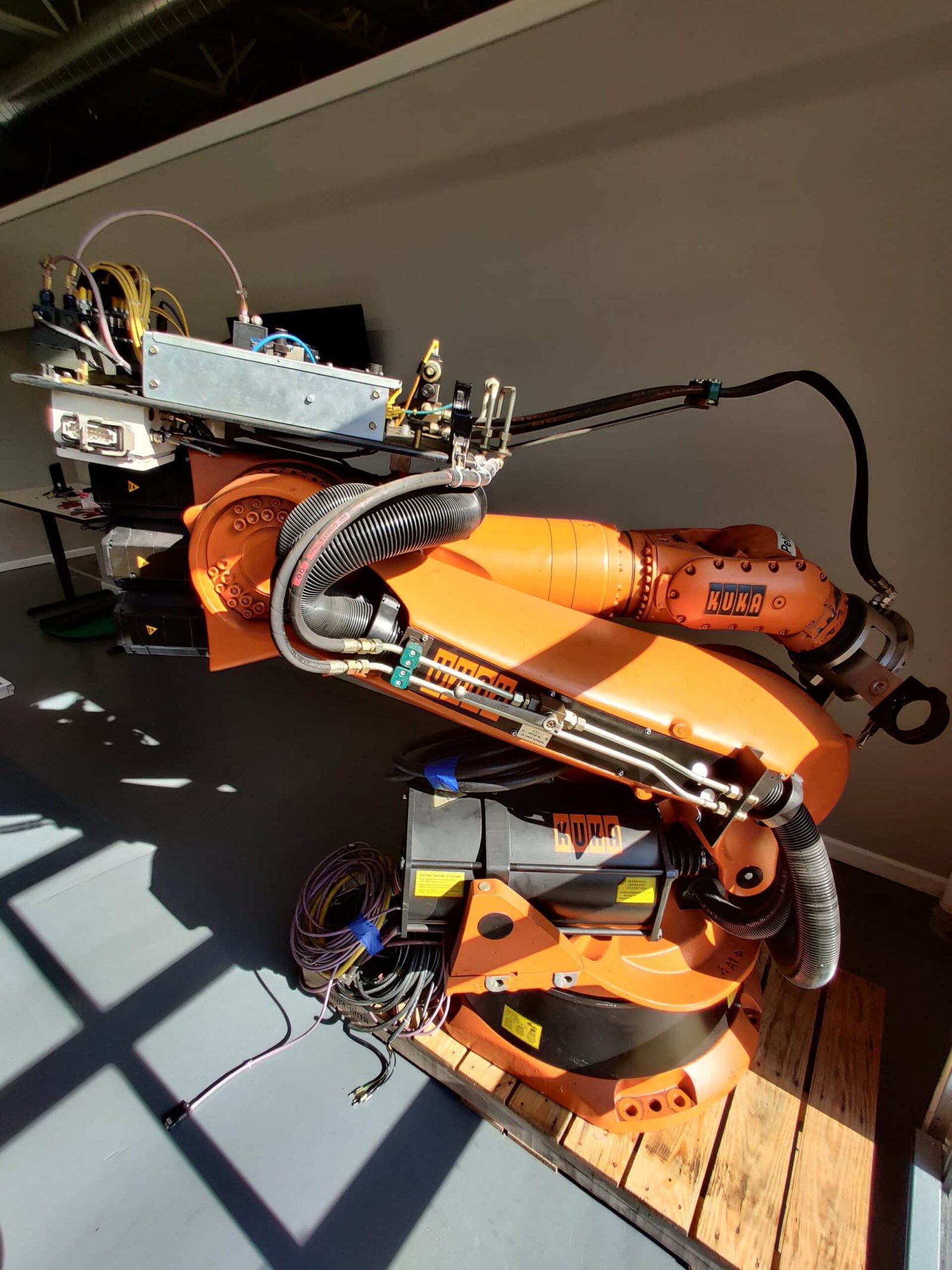 KUKA KR-150 S C2 Robot, 2004 – 6-Axis, Including Control Panel, 2 Available - Image 3