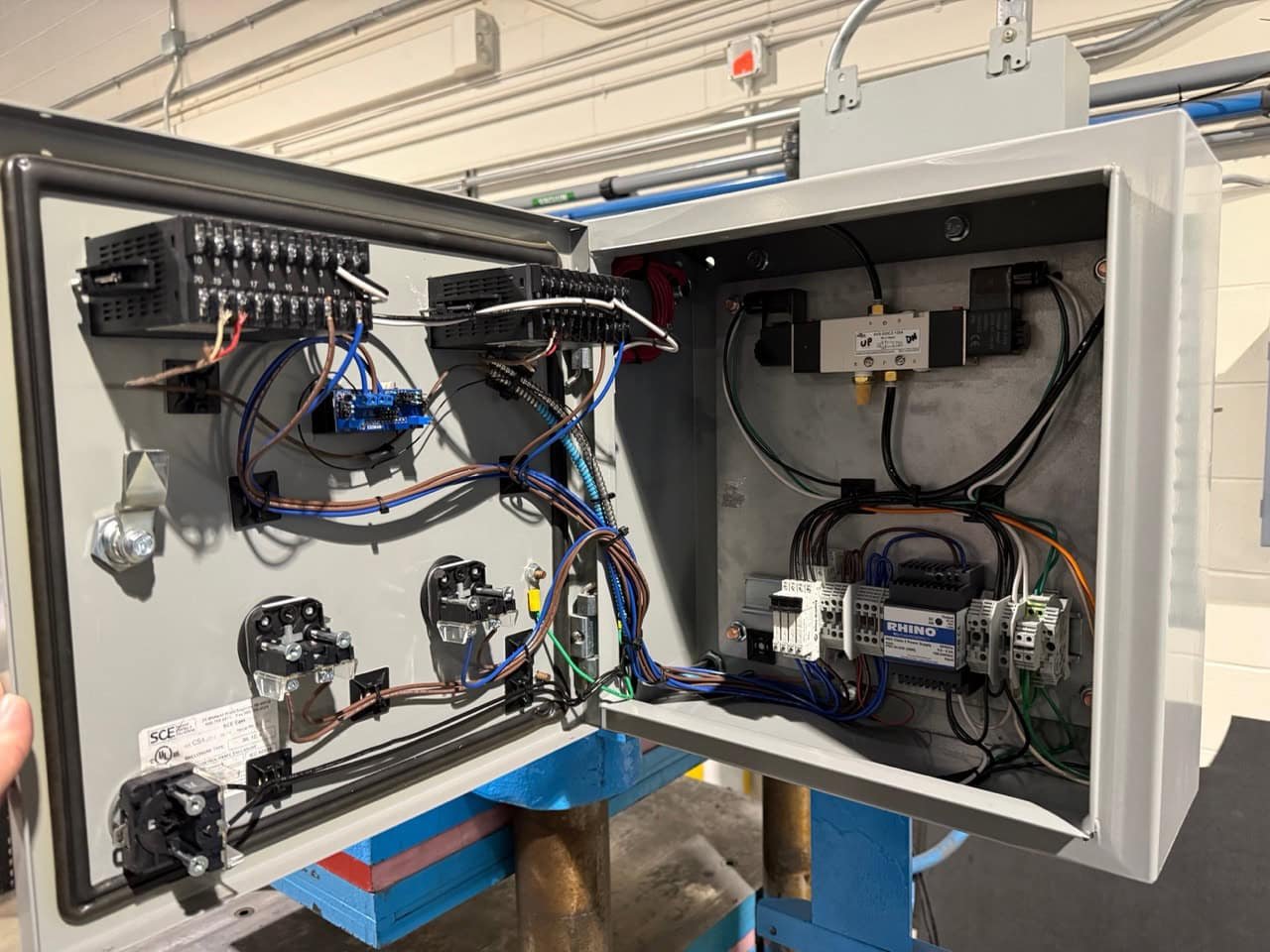 Stewart Bolling 200 Ton Heated Hydraulic Press with 24″ × 34″ × 9″ Platens – Refurbished Controls & Pump - Image 6