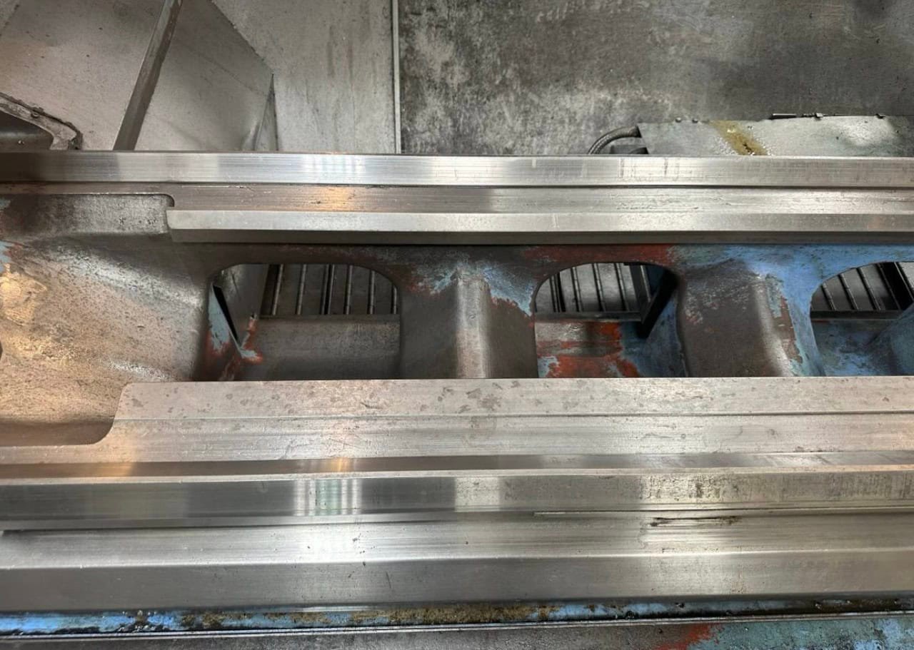 Mazak Powermaster N 2000U Flatbed Lathe, 1997 – 24″ Chuck, Tailstock, Chip Conveyor - Image 4