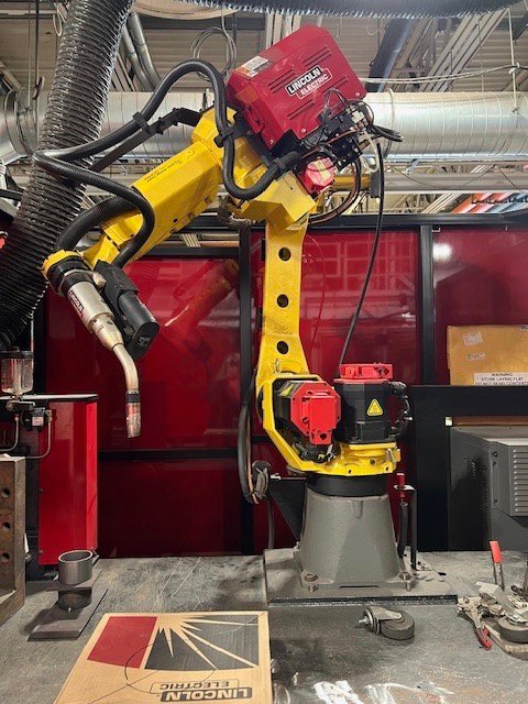 Lincoln Electric System 5 Robot Welding Cell, 2016 – 350 Amp Lincoln Electric R360 Power Supply, Fanuc ARCMate100iC Robot - Image 4