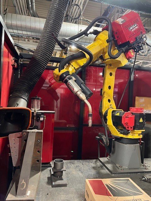 Lincoln Electric System 5 Robot Welding Cell, 2016 – 350 Amp Lincoln Electric R360 Power Supply, Fanuc ARCMate100iC Robot - Image 7