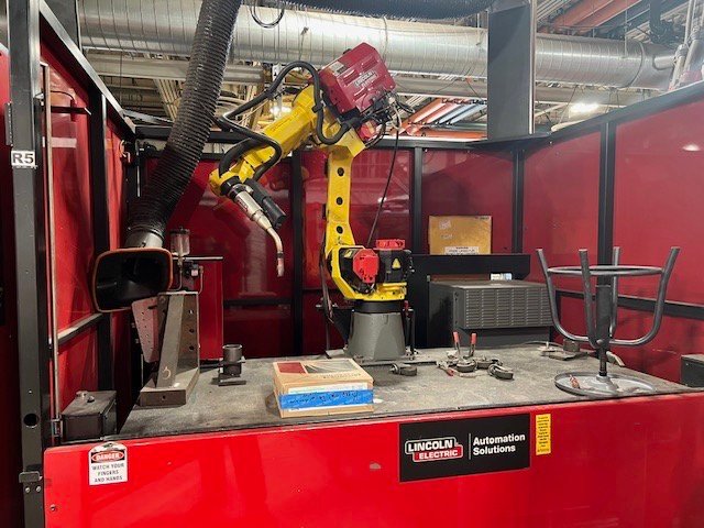 Lincoln Electric System 5 Robot Welding Cell, 2016 – 350 Amp Lincoln Electric R360 Power Supply, Fanuc ARCMate100iC Robot - Image 8