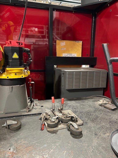 Lincoln Electric System 5 Robot Welding Cell, 2016 – 350 Amp Lincoln Electric R360 Power Supply, Fanuc ARCMate100iC Robot - Image 9