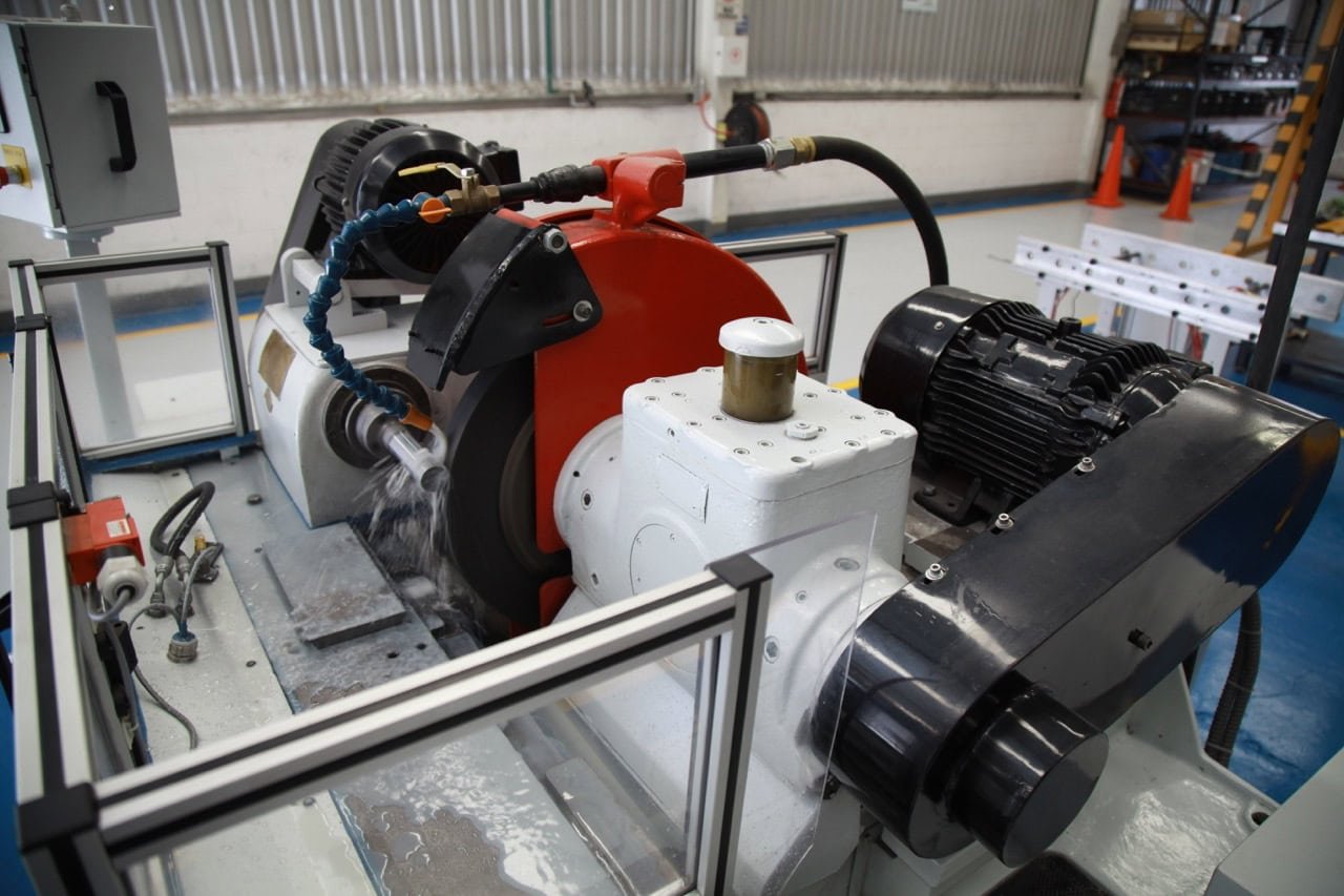 Cincinnati No. 2U-OD Hydraulic Universal Grinder, 1947 – REBUILT 2022 - Image 10